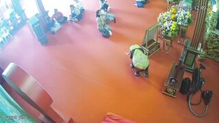 FULL: Thailand: Several injured after car crashed into a Shrine in Bangkok