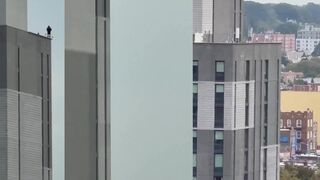 GF Killer Jumps To His Death In New York {New Angle}