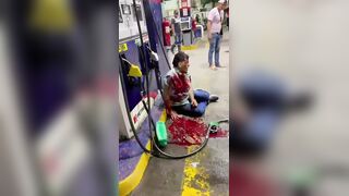 Victim Of Deadly Shooting At A Gas Station In Ecuador Dies On Camera