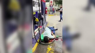 Victim Of Deadly Shooting At A Gas Station In Ecuador Dies On Camera