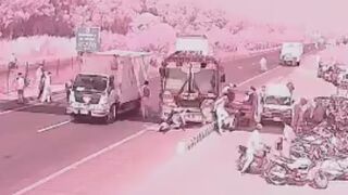 Pakistan:  University of Okara Students Hit By Bus, One Killed