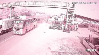 Pakistan:  University of Okara Students Hit By Bus, One Killed