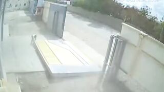 Meat Processing Plant Worker Gets Crushed By Heavy Gate In Yemen