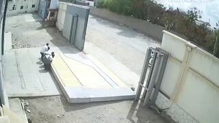 Meat Processing Plant Worker Gets Crushed By Heavy Gate In Yemen