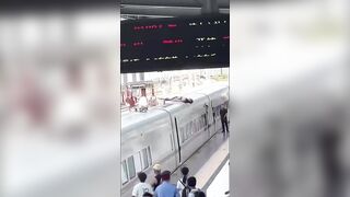 Man Electrocuted on Top of Train at Railway Station in China