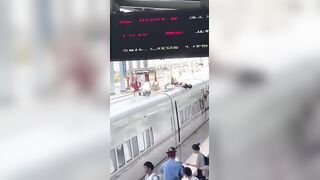 Man Electrocuted on Top of Train at Railway Station in China