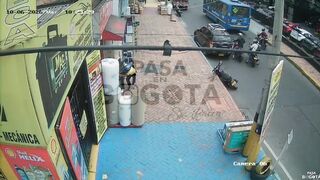 Attempted Robbery Of A Businessman Ends With Violent Street Justice In Colombia