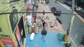 Attempted Robbery Of A Businessman Ends With Violent Street Justice In Colombia