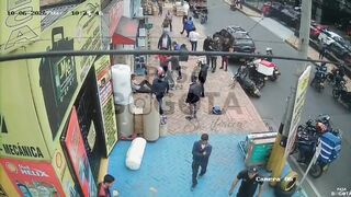 Attempted Robbery Of A Businessman Ends With Violent Street Justice In Colombia