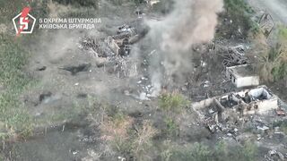 UAF dropping explosives into ruzzian foxholes to force them go out