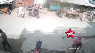 Vendor Gets Gunned Down By Weird Gunman In Broad Daylight In Pakistan