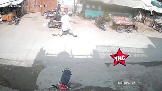 Vendor Gets Gunned Down By Weird Gunman In Broad Daylight In Pakistan