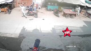 Vendor Gets Gunned Down By Weird Gunman In Broad Daylight In Pakistan