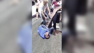 Dude Who Robbed People Near Hospital In Ibagué Faces Street Justice