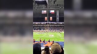USA: Military member dies after fall from rafters during UTSA pregame rappel