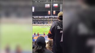 USA: Military member dies after fall from rafters during UTSA pregame rappel