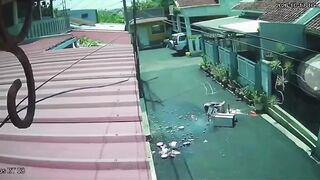 Meatball Cart Explodes, Vendor Suffers Burns to Face and Hands