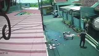 Meatball Cart Explodes, Vendor Suffers Burns to Face and Hands