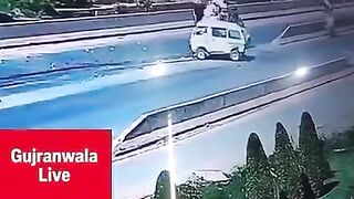 Sialkot Driver Pulls Off Epic Multi-Car Smash Then Vanishes Like a Ghost