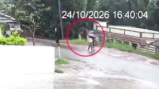 Rain-Slicked Moron in Renault Duster Turns Wrong Lane Into Death Lane