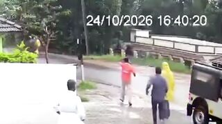 Rain-Slicked Moron in Renault Duster Turns Wrong Lane Into Death Lane