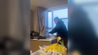 China: Drunk man jumps out of the window of the 30th floor apartment