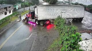 Colombia Wet Road Special: Motero Meets Truck at Full Speed