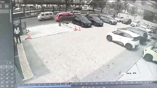 Taxi Driver Collapsed, Dies While Waiting to Charge His Car