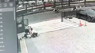 Taxi Driver Collapsed, Dies While Waiting to Charge His Car