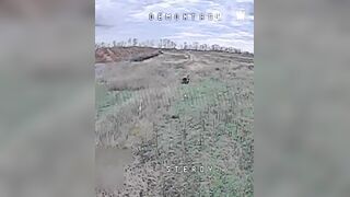 Just another ruzky invader burning in Ukrainian field.