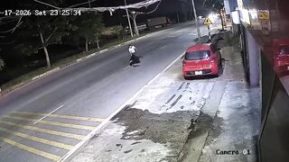 Angry Dude Kicks New BF Of His EX In The Head