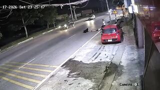 Angry Dude Kicks New BF Of His EX In The Head