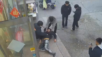 Dude Attacked, Beaten Unconscious By Opps In China