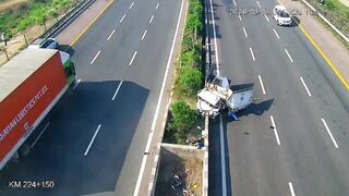 Two Killed as Pickup Truck Rams Into Divider In India