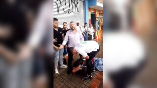 Homeless Man Gets Beaten For Collecting Garbage In Front Of Business In Colombia