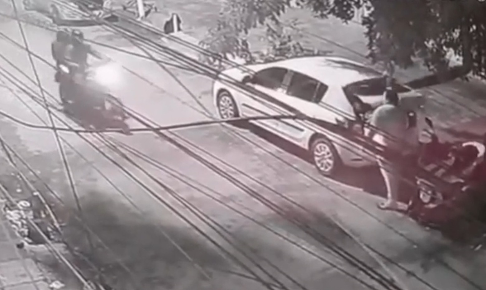 Man Shot Dead Outside His House, Criminals Steal Everything and Escape