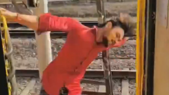 They Keep On Doing These Stupid Reels In India
