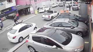Gunpoint Gold Chain Robbery Ends with Police Shooting the Thief on Spot