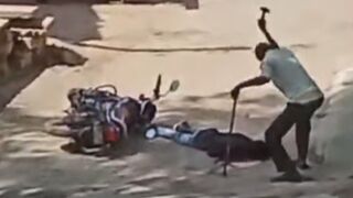 Sicko Hammers Man To  Death In Broad Daylight, Eats His Brain (Another Angle)
