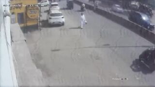 Disoriented Pedestrian Throws Himself Under Moving Bus in Instant Death