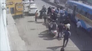 Disoriented Pedestrian Throws Himself Under Moving Bus in Instant Death