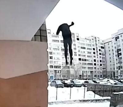 In Omsk, a man committed suicide