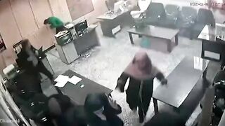 Video of a US and Israeli strike near a boys' school in Qazvin, Iran