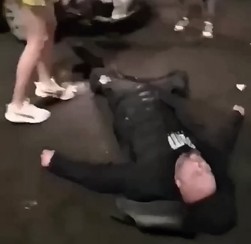 In Nizhny Novgorod, a drunk woman beat and ran over her husband with her car