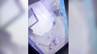 Van crashes into Chicago liquor store; multiple hurt