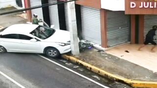 Karma on Wheels: Robbers Who Stole Woman's Cellphone Get Hit by Hero Driver