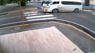 Karma on Wheels: Robbers Who Stole Woman's Cellphone Get Hit by Hero Driver