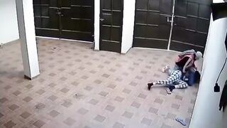 Helpless Woman Attacked, Put On Chokehold During Robbery In Mexico