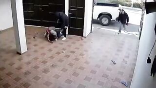 Helpless Woman Attacked, Put On Chokehold During Robbery In Mexico