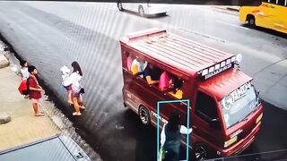 Crazy Crash In Philippines Unbelievable, Nobody Died